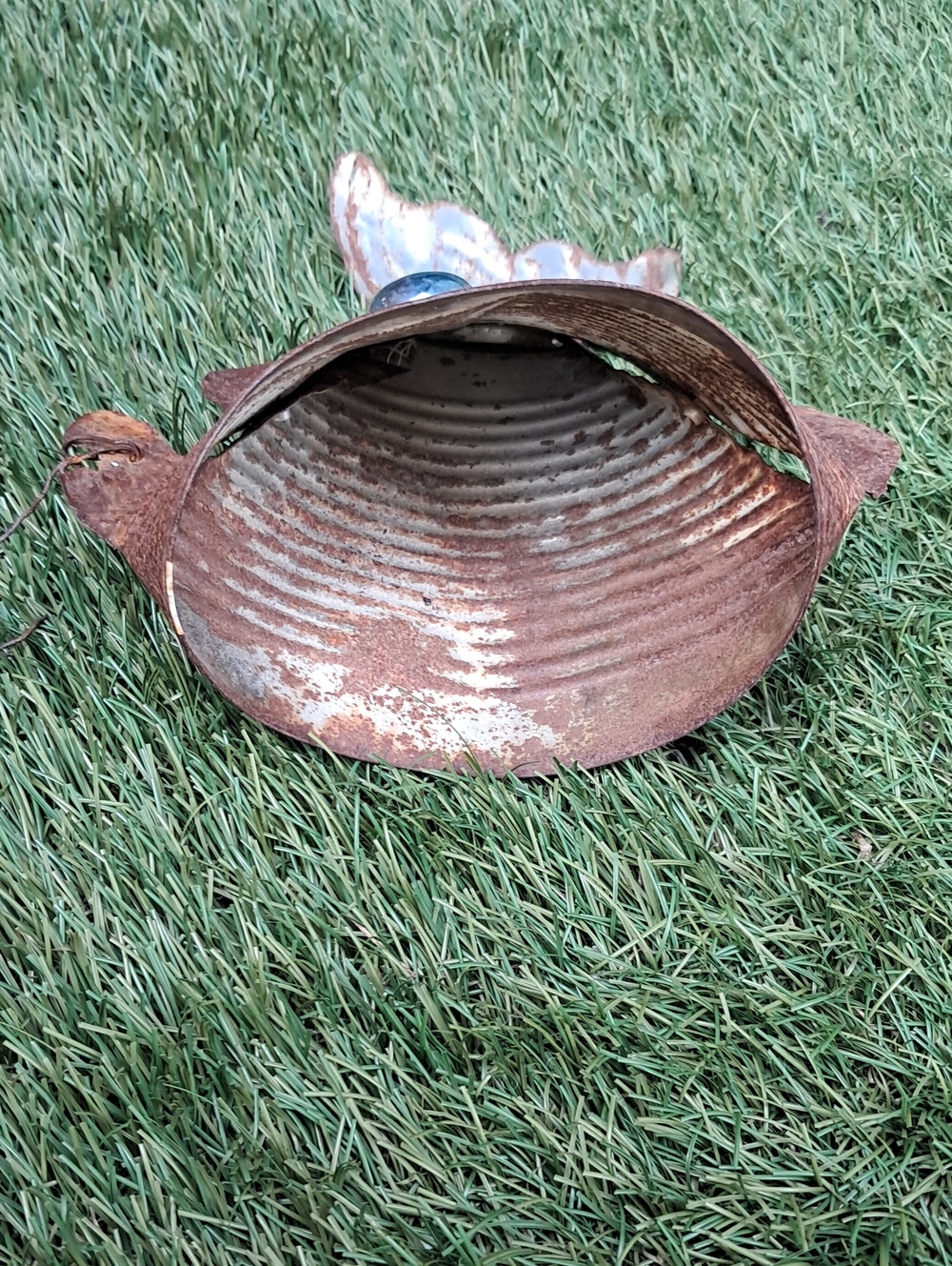 Pair Recycled Tin Can Rusted Fish Art Outdoors Indoors Decor - Picture 6 of 11